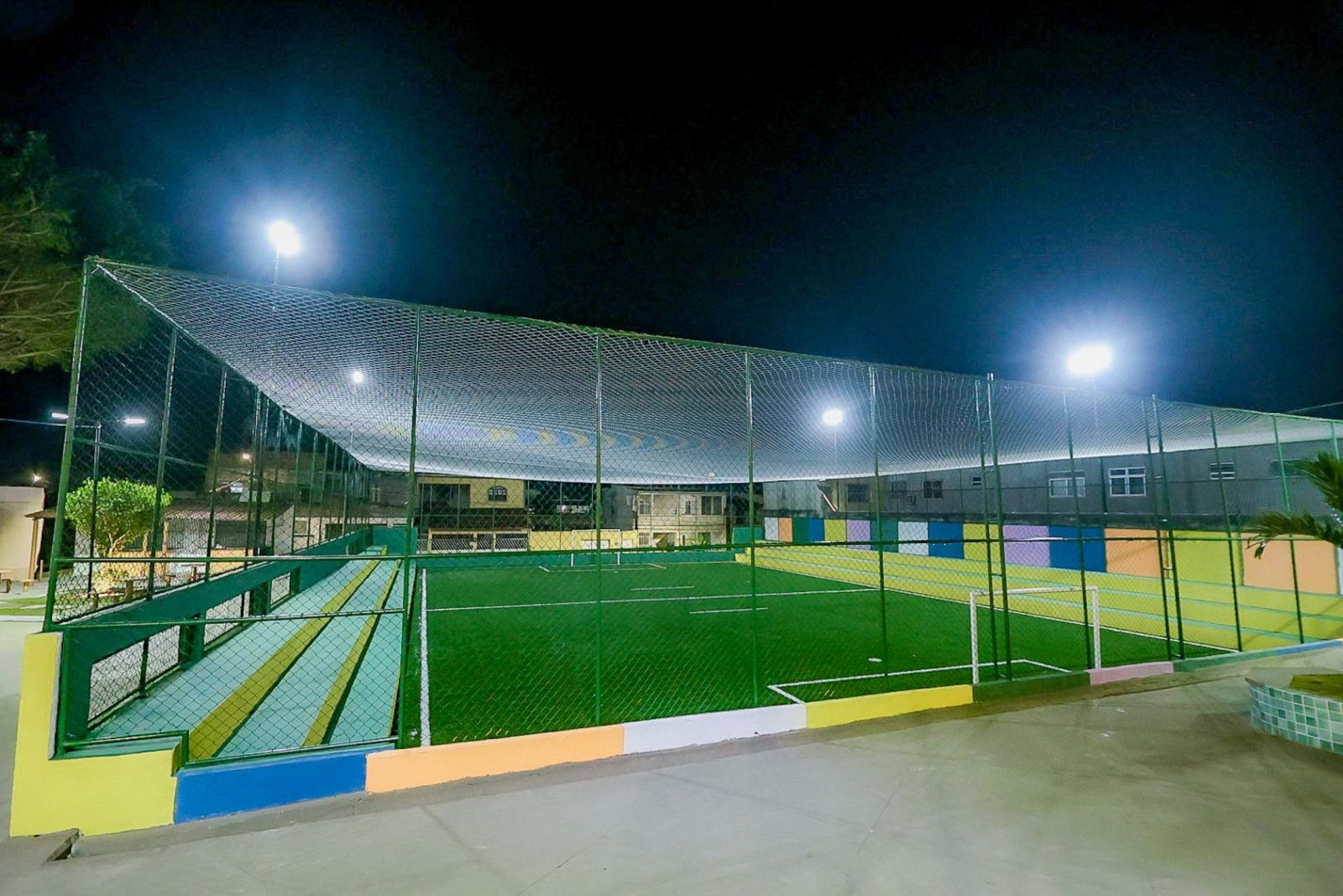 CIA 1 ganha praça e quadra poliesportiva totalmente requalificadas