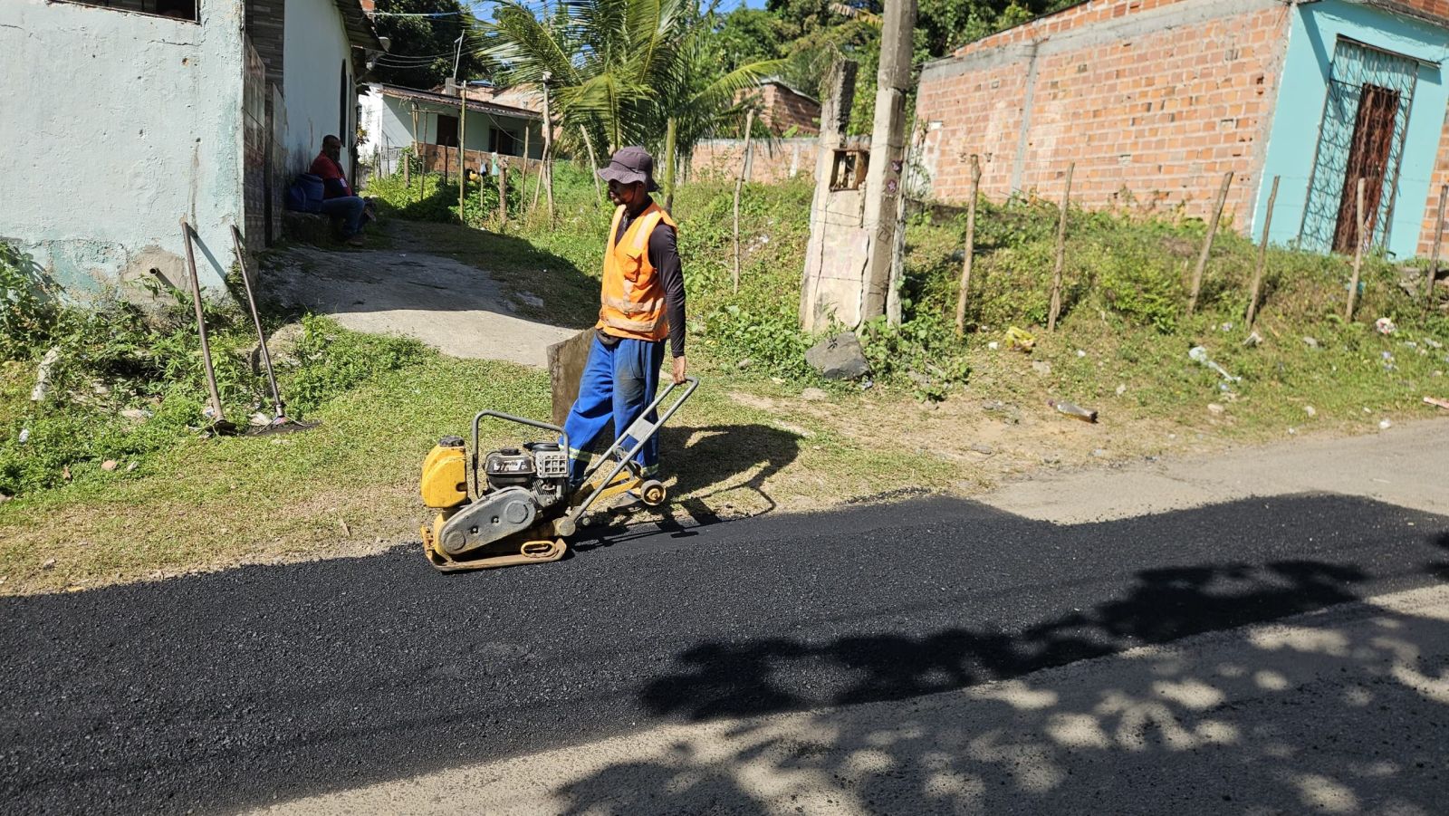 Prefeitura realiza operação tapa-buracos na Rua da Capadócia, em Mapele