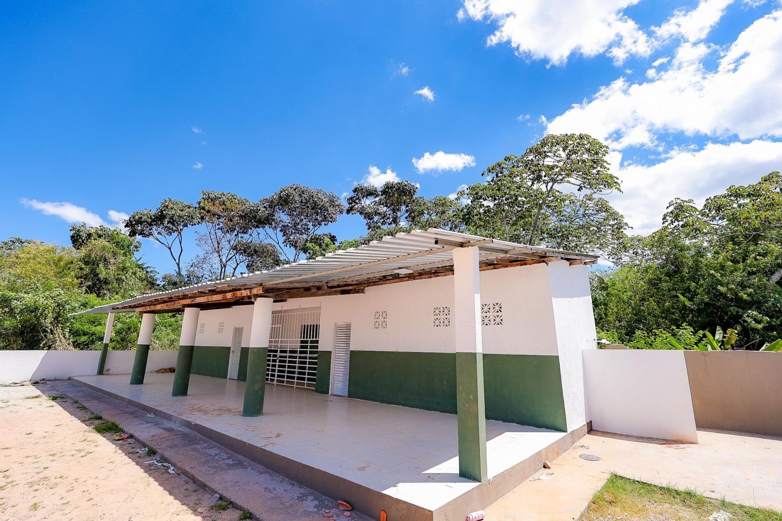 Obras de requalificação do Campo do KM 25 avançam em Simões Filho